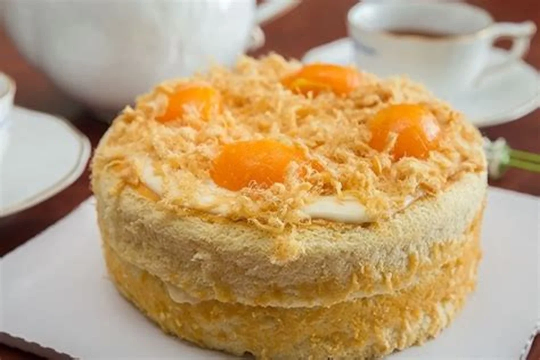 Bánh bông lan trứng muối (Salted Egg Sponge Cake)