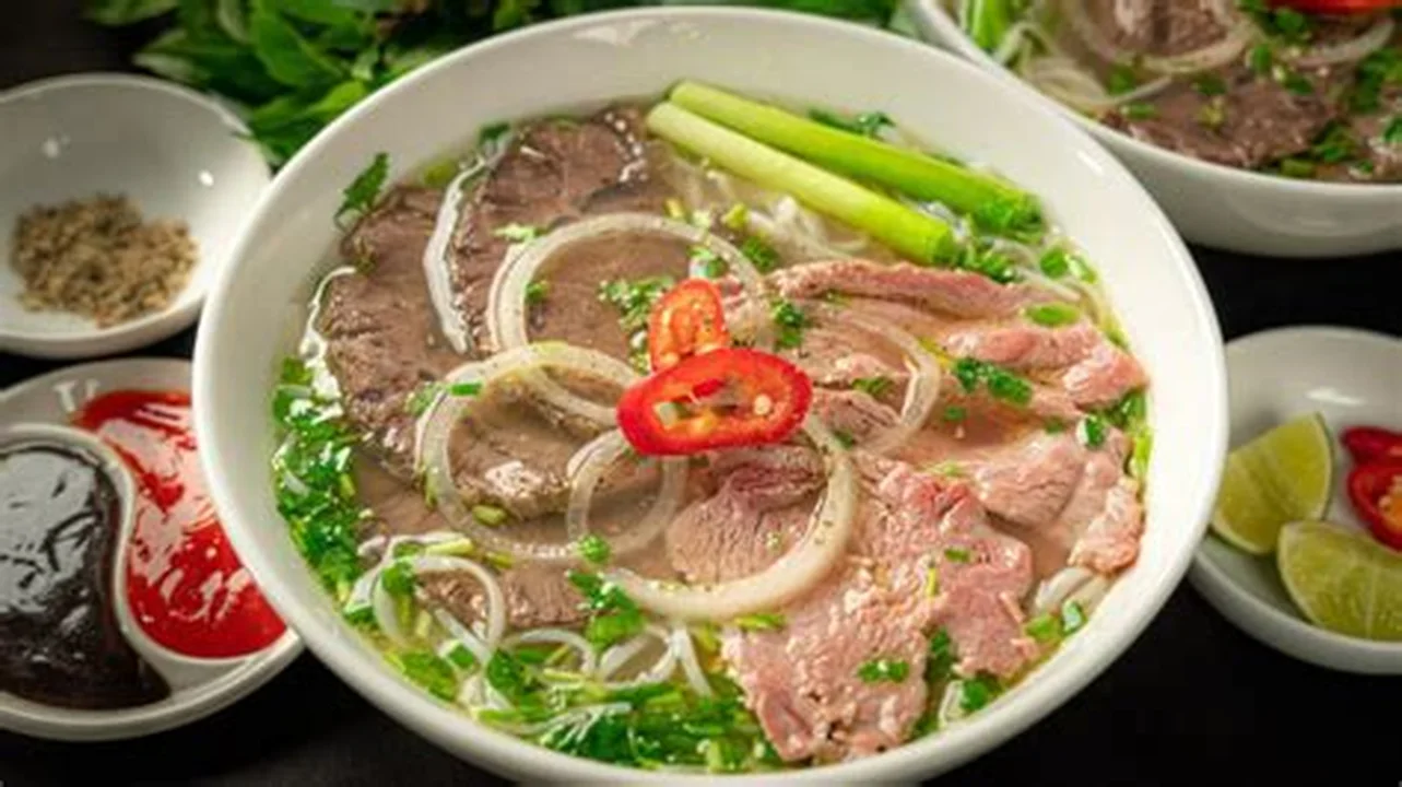 Phở bò (Beef Pho)